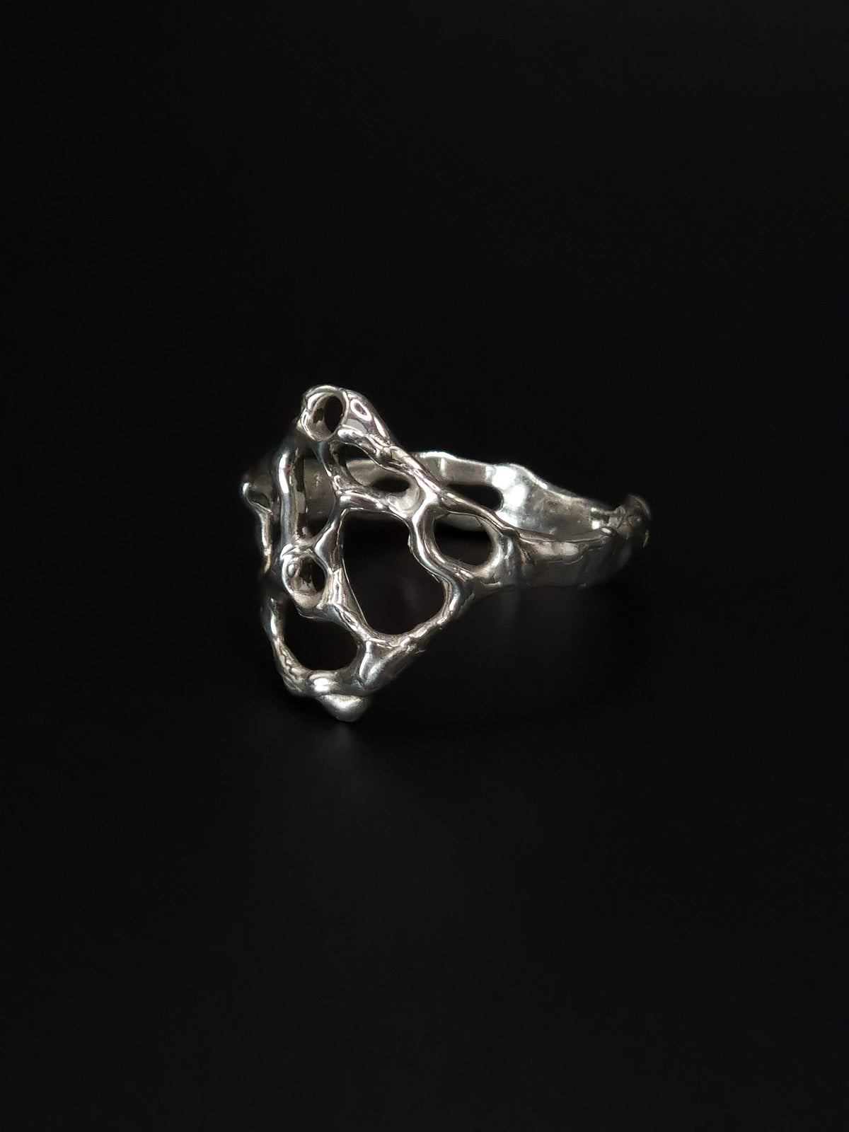 Bague sombre corail