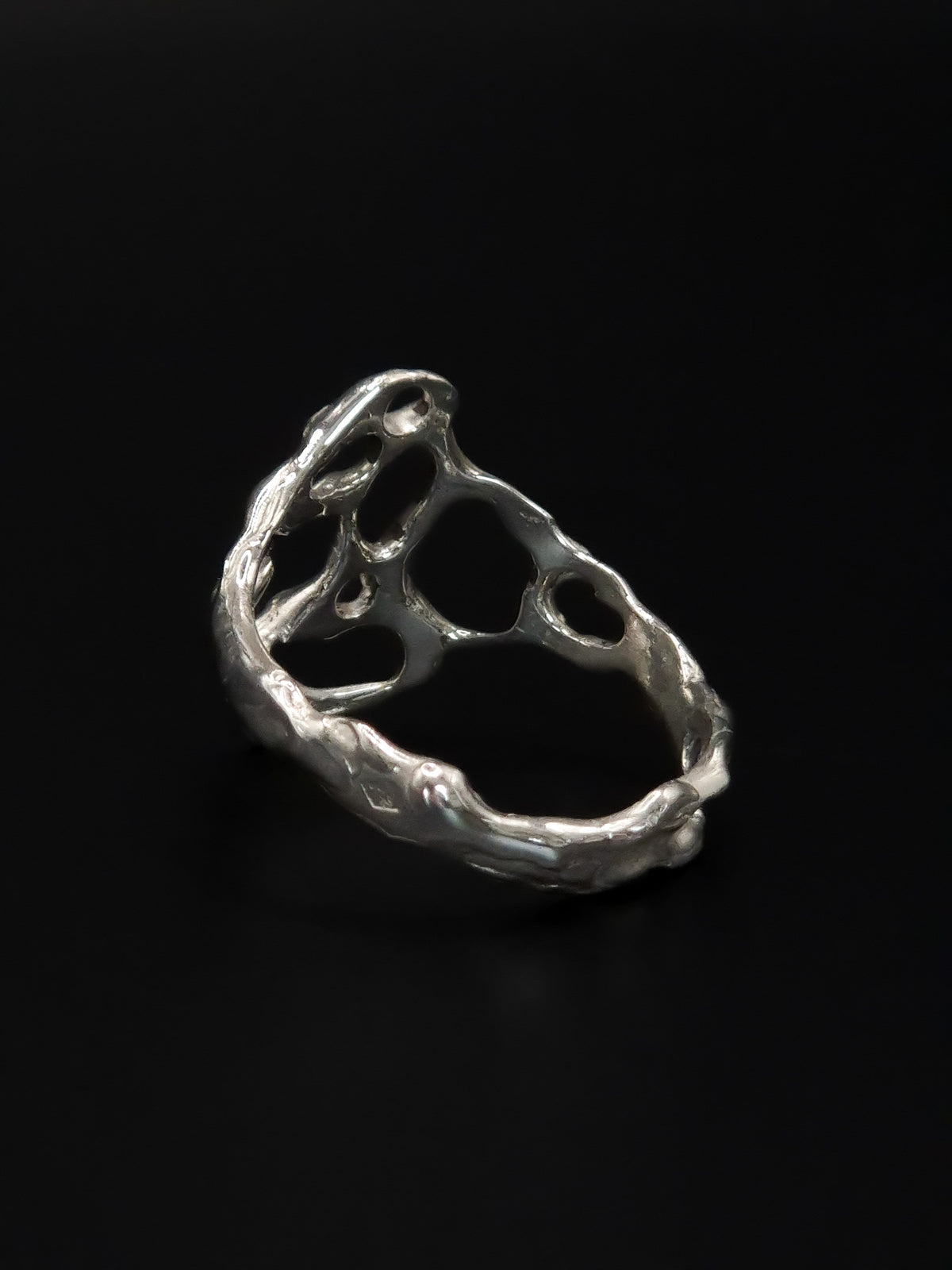 Bague sombre corail